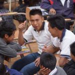 Jóvenes estudiantes en aula